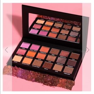 KAB COSMETICS DAY+NIGHT EYESHADOW PALETTE! NWT,💋